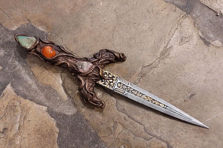 What Is An Athame Knife and How Do You Use It?