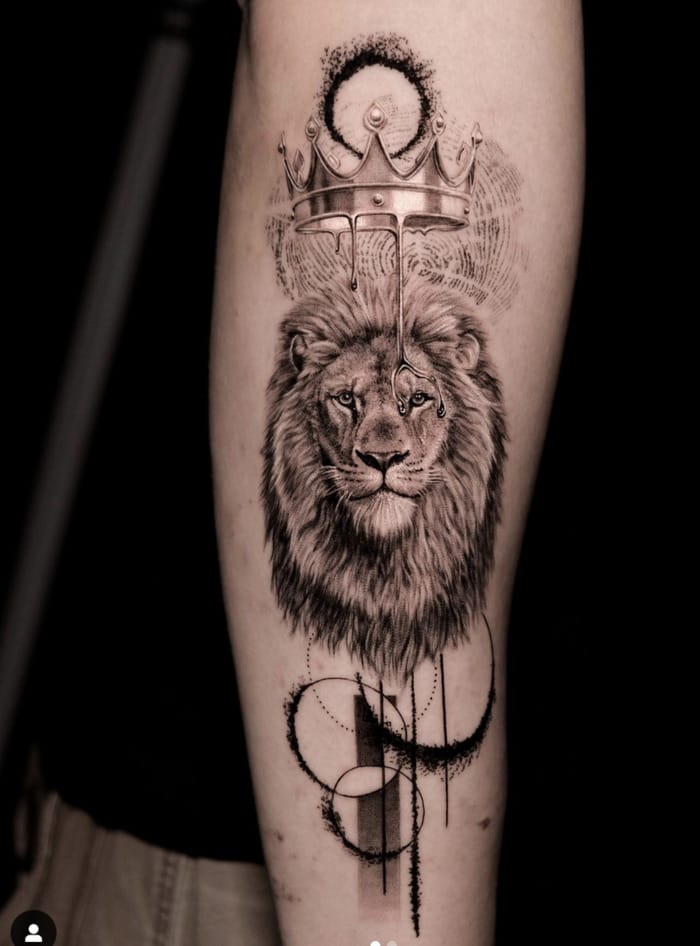 Leo Tattoos - lion with crown